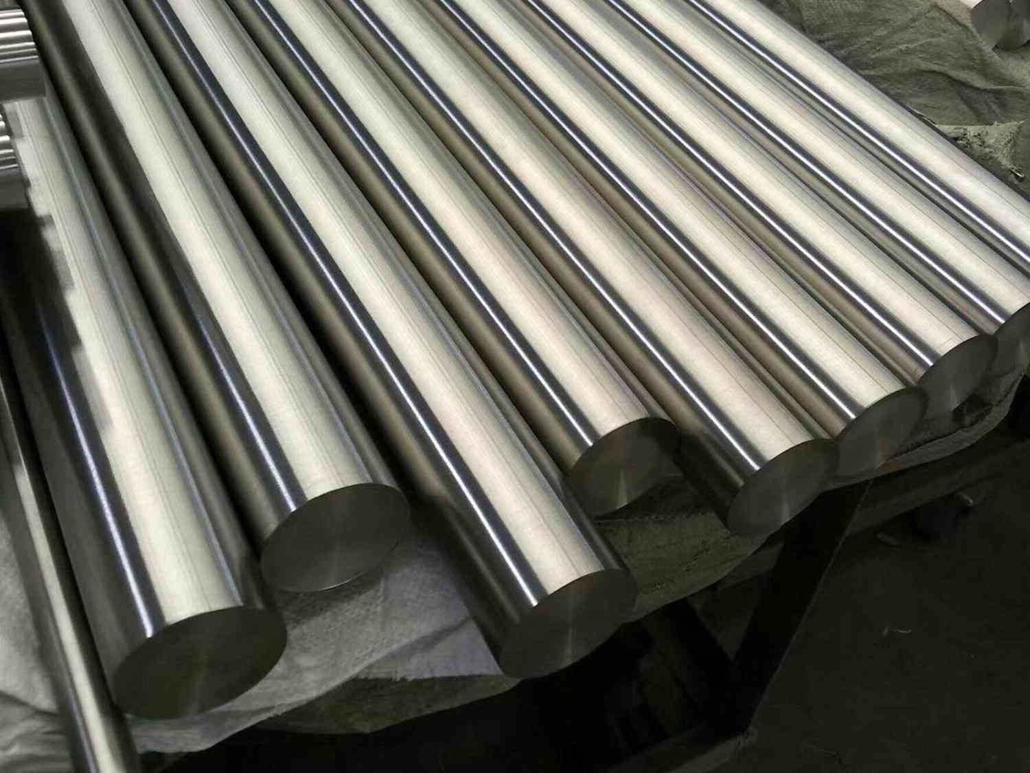 Alloy Steel EN-24 Round Bars